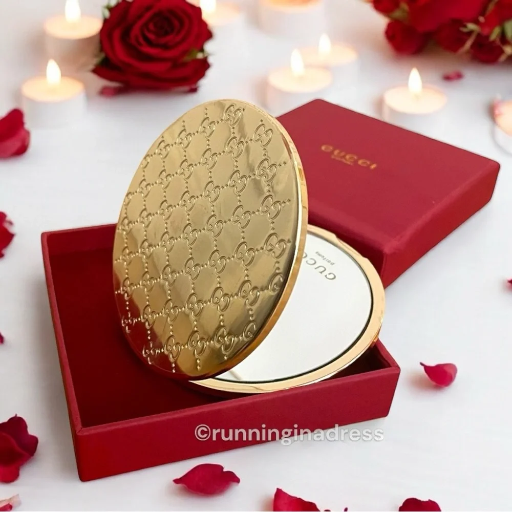 New Limited Edition Gucci Embossed Monogram Compact Double Mirror In Gold - Picture 6 of 16
